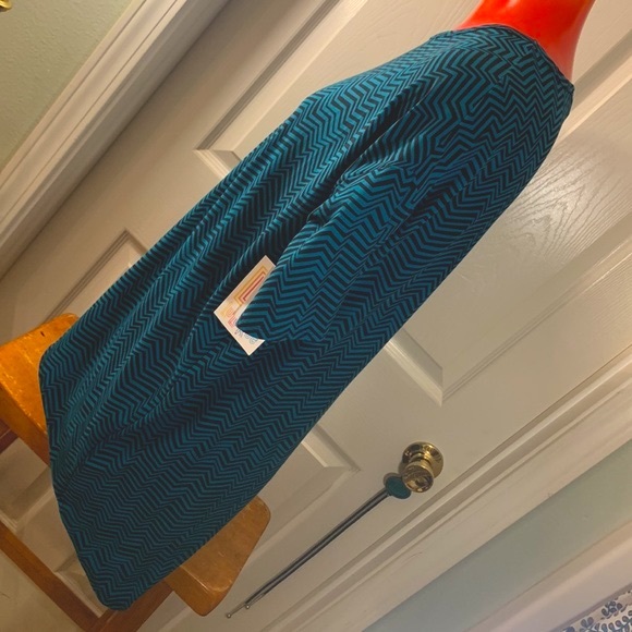 LULAROE Irma Turquoise Wicked Design Top NWT - Picture 4 of 11